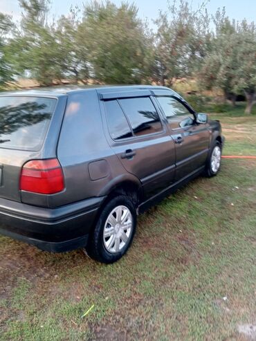 голф 5 2005: Volkswagen Golf: 1992 г., 1.8 л, Механика, Бензин, Универсал