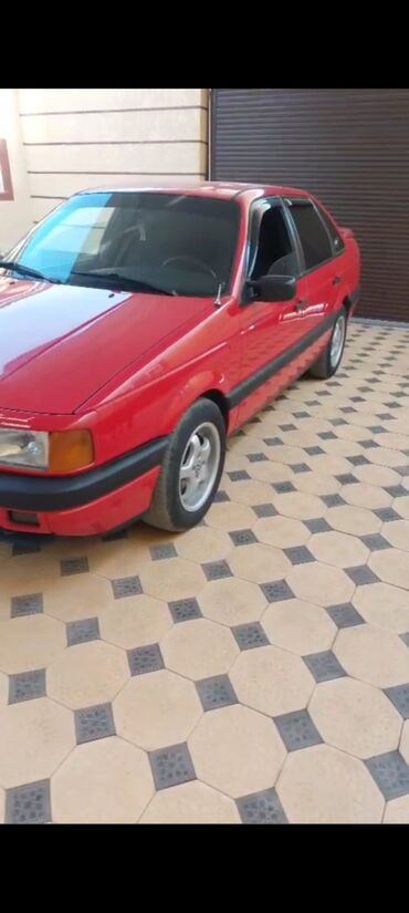 Volkswagen: Volkswagen Passat: 1989 г., Механика, Бензин, Седан