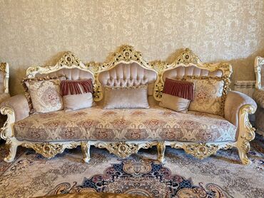 Qonaq otağı dəstləri: İşlənmiş, Masa və oturacaqlar, Jurnal masası, Servant, Türkiyə — 3