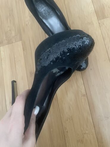 Tuflilər: Hamsi xaricden alinib.39,5/40 razmer Qırmızı və qara yüksək dabanlı — 5