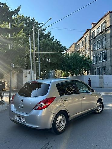 keys sat: Nissan Tiida hatchback – gümüşü rəng Texniki və dizayn: - Korpus: 5 — 3