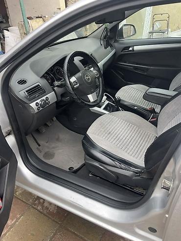 опел: Opel Astra Caravan (universal), gümüşü rəng. Texniki və funksional — 5