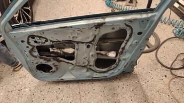 Бамперы, буферы: Honda e:NS1 model avtomobil üçün nəzərdə tutulmuş sol ön qapı. Bu