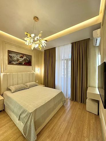 Mənzillər: İcarəyə verilir 2 otaqlı yeni tikili 55 m², 28 May m. Menzil 28 May — 5