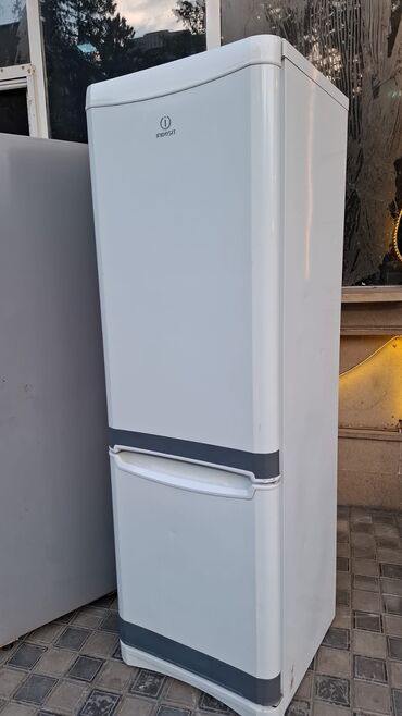 coca cola soyuducu: 2 qapılı Indesit Soyuducu Satılır, rəng - Ağ