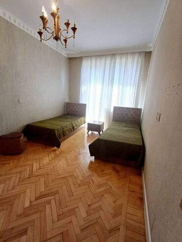 Uzunmüddətli kirayə mənzillər: Puşkin küçəsində 4 mərtəbəli Eksperimental Proektli daş evin 4 -da lalafo.az — 11 Uzunmüddətli kirayə mənzillər: Puşkin küçəsində 4 mərtəbəli Eksperimental Proektli daş evin 4 — 11