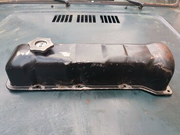 Auto delovi: Dekla, poklopac motora Lada 21213,21214 Niva. Polovno, ocuvano — 1
