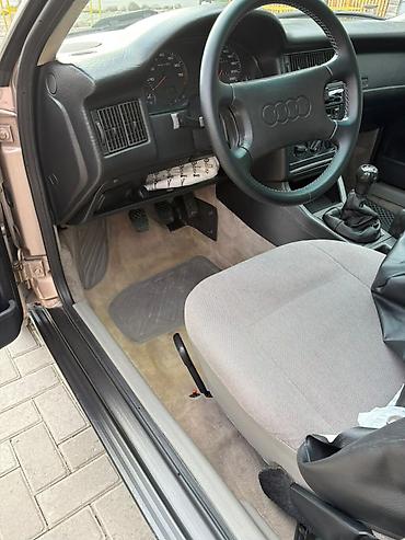 Audi: Audi 80: 1987 г., 1.8 л, Механика, Бензин, Седан — 15