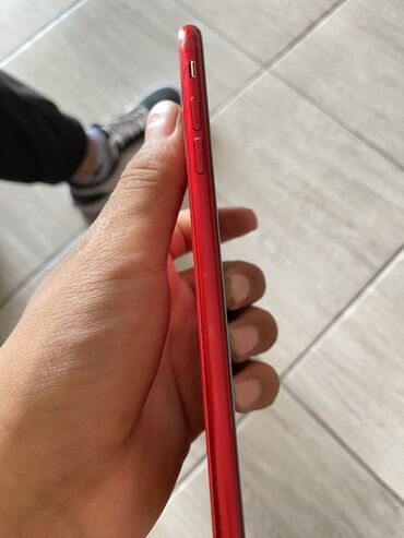 кнопачные телефоны: IPhone 8 Plus, Красный