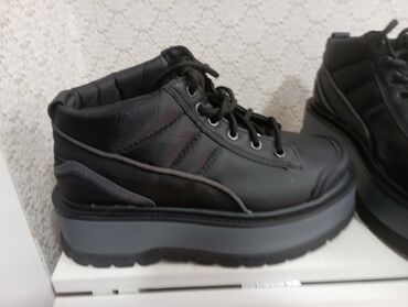 Свадебные платья и аксессуары: Qara rəngli uniseks platformalı idman ayaqqabısı/boots - Üst hissə