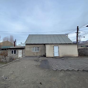 Продажа коттеджей и домов: 🔥 ҮЙ + ДАЯР БИЗНЕС САТЫЛАТ! 📍 Нарын, центр (Торобаев 14) 🏠 4 бөлмө — 17