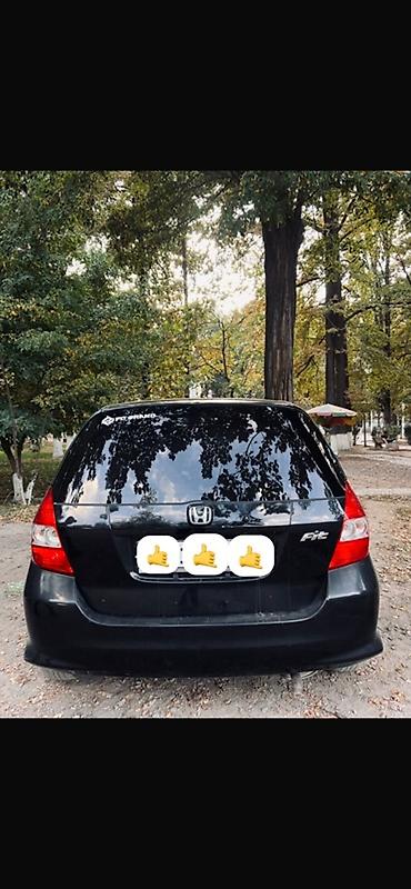 машина двухместная: Honda Fit: 2002 г., 1.3 л, Автомат, Бензин, Хэтчбэк — 1