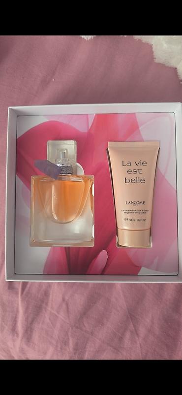 Lancôme La Vie Est Belle hədiyyə dəsti - Tərkib: - La Vie Est Belle