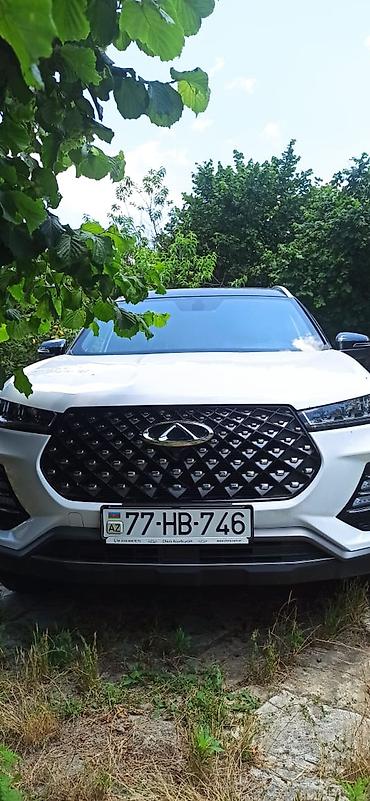 chery fulwin: Chery Tiggo 7 Pro – ağ rəngli, qara panoramik damlı kompakt krossover — 3