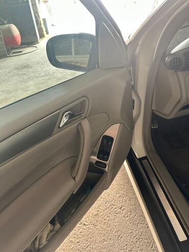 Mercedes-Benz: Mercedes-Benz C-Class: 2.3 l | 2005 il Sedan — 12