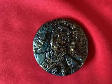 Značke, ordenje i medalje: GIPSANI MAGNET ZA FRIŽIDER KARAĐORĐE RUČNI RAD | Magnet za frižider — 2