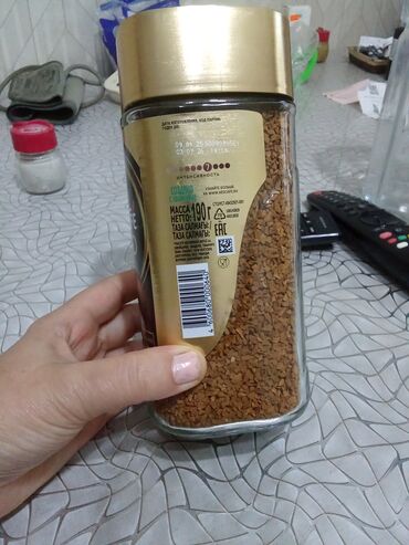 Kofe: Nescafe Gold həll olunan qəhvə, zəngin və aromatik dadı ilə seçilən