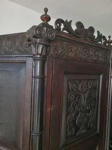 Stilske komode: Retko u ponudi star preko dvesta godina. Dobro stanje na lalafo.rs — 10 Stilske komode: Retko u ponudi star preko dvesta godina. Dobro stanje — 10