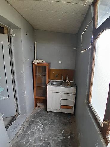 sumqayıtda: Sumqayıt şəhəri 42ci kvartalda yataqxanadan mənzil satılır.Mətbəx və — 4