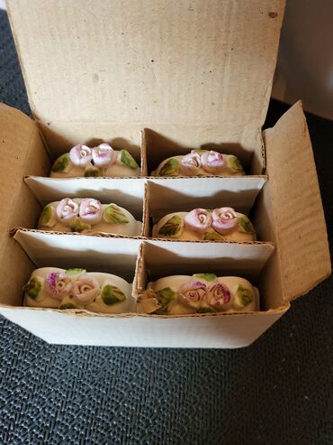 Kuhinjski setovi: Drzaci za salvete novi iz 70ih god.Nemacka Fena porcelan. Drzaci novi na lalafo.rs — 2 Kuhinjski setovi: Drzaci za salvete novi iz 70ih god.Nemacka Fena porcelan. Drzaci novi — 2