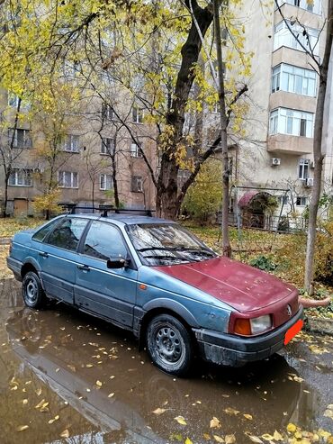 Volkswagen: Volkswagen Passat: 1991 г., 1.8 л, Механика, Бензин, Седан