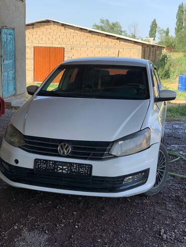 купить фронтальный погрузчик бу: Volkswagen Polo: 2015 г., 1.6 л, Механика, Газ, Седан