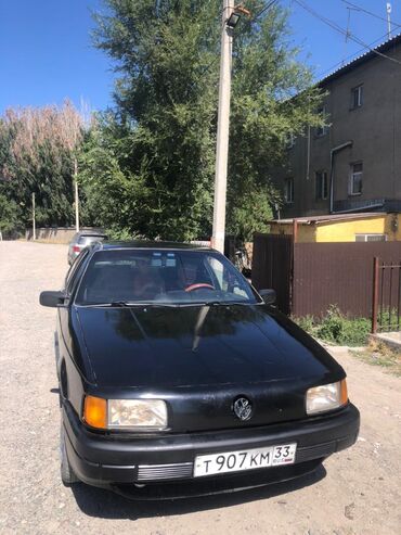 Volkswagen: Volkswagen Passat: 1991 г., 1.8 л, Механика, Бензин, Седан