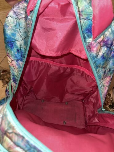 Çantalar: Mektebli çantasi ve yemek çantasi. Dest sekilde satilir. Sentyabrda — 13