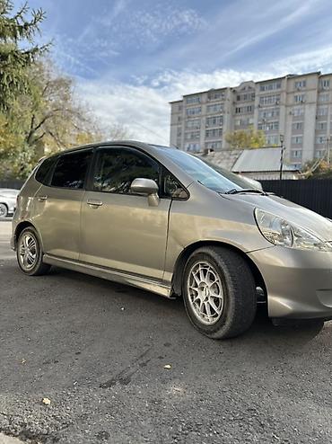 lexus is: Honda Fit: 2004 г., 1.3 л, Автомат, Бензин, Хэтчбэк — 5