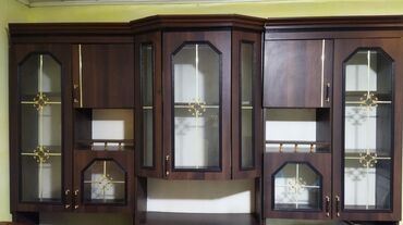 demir list qiymetleri: Klassik üslubda iri ölçülü qonaq otağı “stena” dəstidir.Evvel istifade