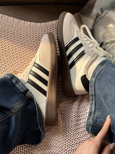 лининг спортивка женская холодок: Стильные кроссовки Adidas Samba с классическими тремя полосками