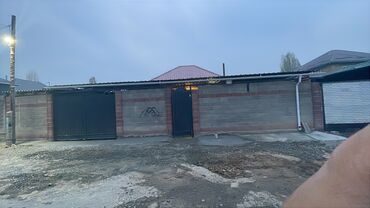 аренда домов на длительный срок: Ж/м Ала-Тоодон Частный дом квартирага же под швеяга берилет . Без