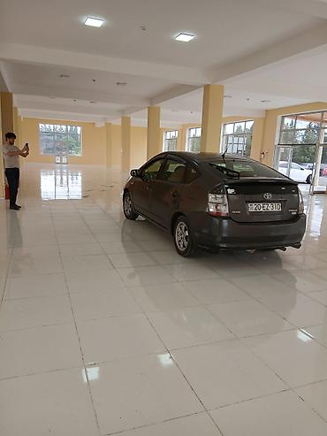 Toyota: Toyota Prius – hibrid hetçbek - Rəng: tünd boz (metallik) - Kuzov: 5 — 1