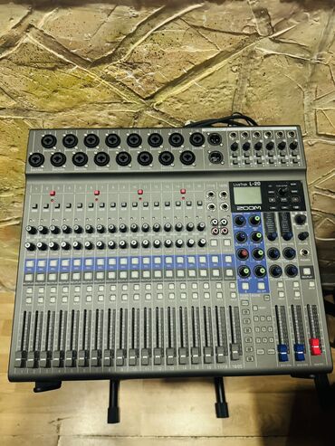 Səs avadanlığı: Zoom L20. Ses karti, pult. Yenidir studio şəraitinde cəmi 2-3 defe