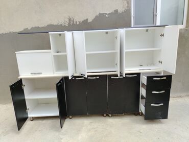 metbex zal birlikde: Mətbəx üçün nəzərdə tutulmuş modul dolab dəsti. Dəst iki rəngdə dizayn
