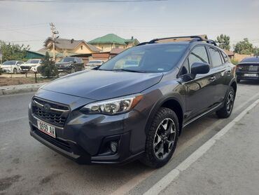 купить субару кросстрек: Subaru Crosstrek, темно‑серый кроссовер с полным приводом. Агрессивный