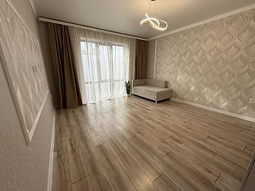 Продажа полдома: Продается двух этажный дом 🏡 Понарамные окна 🪟 250кв 📐 На первом — 24