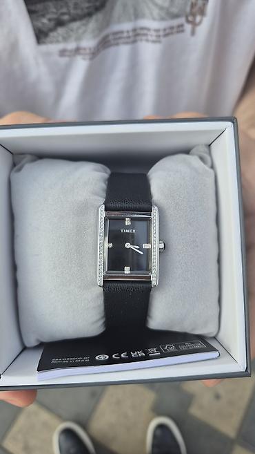 Timex qadın saatı – zərif düzbucaqlı korpusla - Brend: Timex -