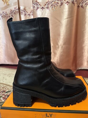 кожанные ботинки: Продаю сапоги кожаные, натуральный мех, Производство Турция Размер 37