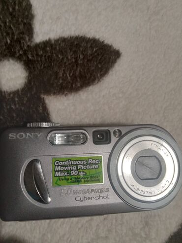 Fotokameralar: Sony Cyber-shot DSC-P10 rəqəmsal fotoaparat Xüsusiyyətlər: - Model — 13