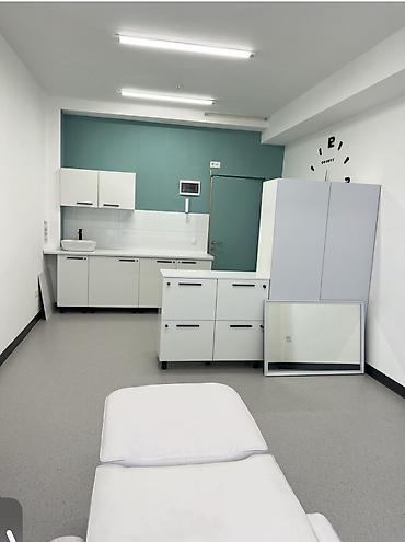 туалет для больных: Стоматологический центр, 23 м², 1 комната, Частично с оборудованием,1 линия — 4