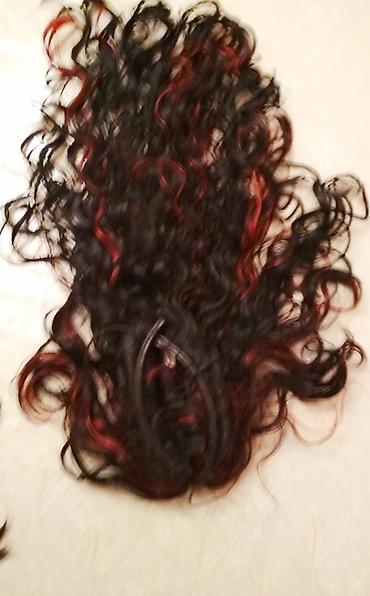 Другие головные уборы: 1. парик, пряди снизу черного цвета, сверху малинового цвета, челка и — 19