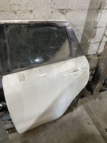 ковролин тойота ист: Дверь Задняя левая Toyota, Б/у, Оригинал