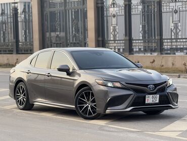 Toyota: Toyota Camry: 2021 г., 2.5 л, Автомат, Гибрид, Седан