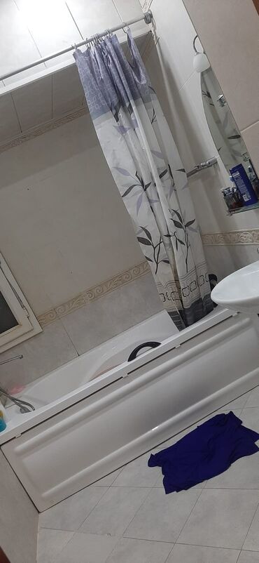 Mənzil kirayələyirəm: 3 otaqlı, 130 kv. m — 2