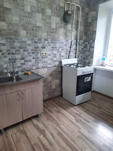 кок жар хата: 1 комната, 33 м², Индивидуалка, 4 этаж, Косметический ремонт
