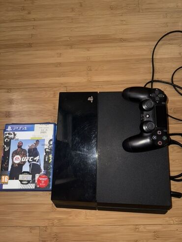 Xbox Series S: Bu, əyləncə təklif edən qara rəngli PlayStation 4 oyun konsoludur