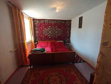 Продажа коттеджей и домов: Срочно продается двухэтажный дом со всеми удобствами, на первом этаже — 7