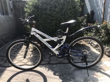 машина мерс с: Тип: Горный велосипед (MTB) • Рама: Стальная, с двухподвесной системой