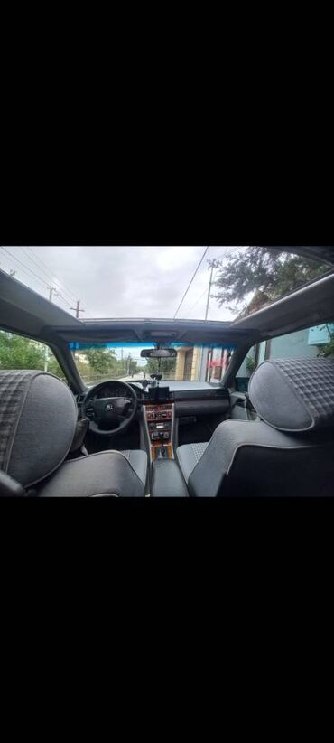 Mercedes-Benz: Mercedes-Benz E 220: 2.2 l | 1994 il Sedan -da lalafo.az — 12 Mercedes-Benz: Mercedes-Benz E 220: 2.2 l | 1994 il Sedan — 12